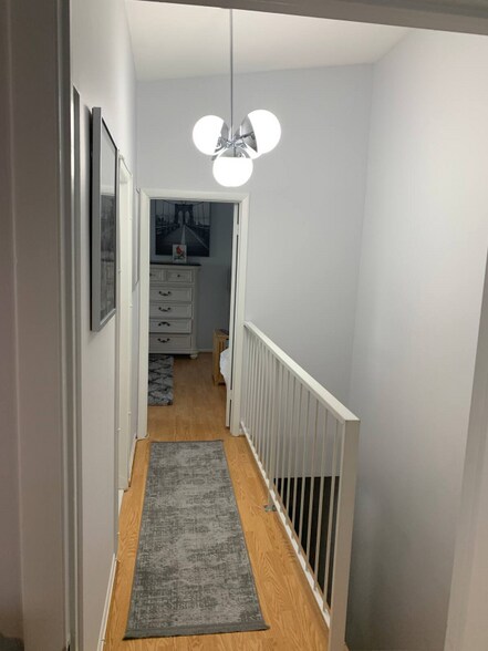 Building Photo - 8012 Valley Manor Rd