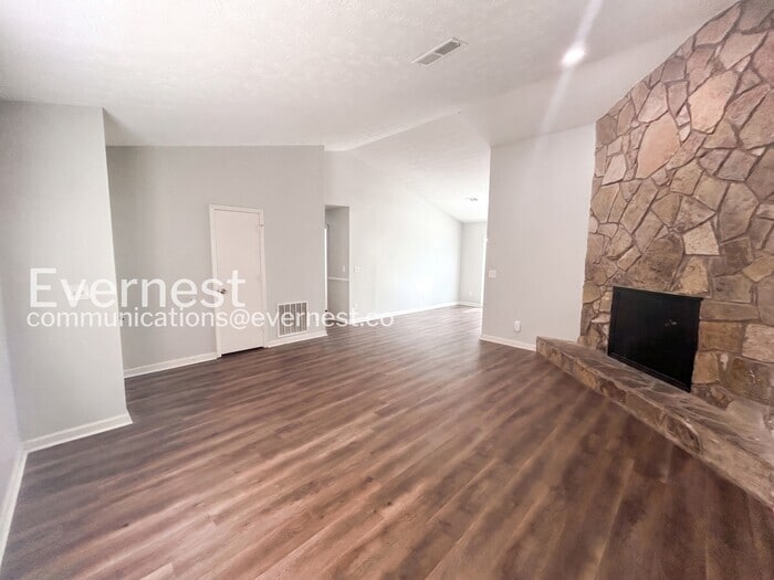 Building Photo - 5611 La Fleur Trail