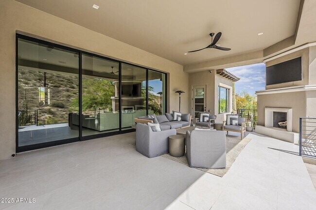 Building Photo - 12016 N Sunset Dr