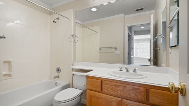 Building Photo - Rolling Hills Beauty! 4 Bedroom 3 Bath