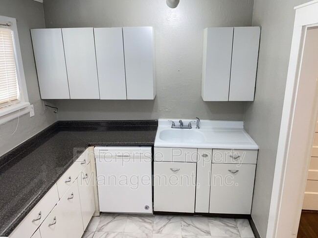 Building Photo - 276 Garland St