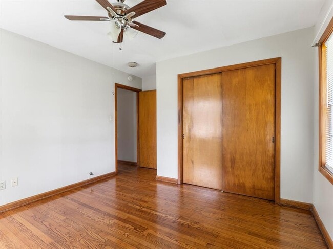 Building Photo - 2112 Hillcrest Dr