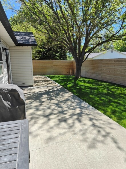 Building Photo - 955 Pheasant Ct