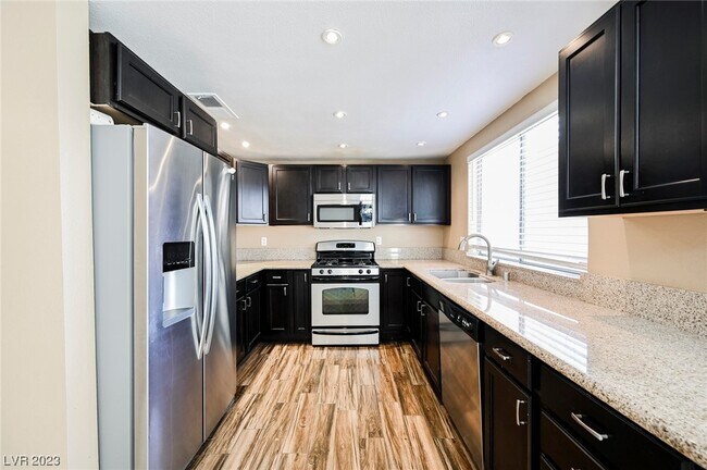Building Photo - 109 Elegante Way
