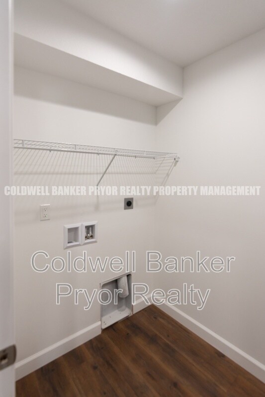 Building Photo - 360 Main St