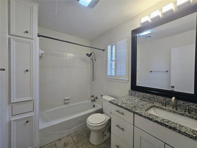 Building Photo - 3000 Maywood Cir