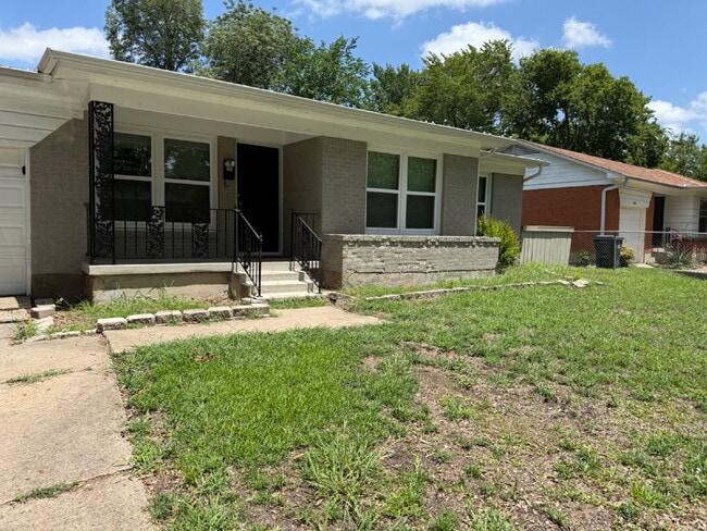 Primary Photo - "Charming 4-Bedroom Dallas Retreat with 2 ...