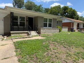Building Photo - "Charming 4-Bedroom Dallas Retreat with 2 ...