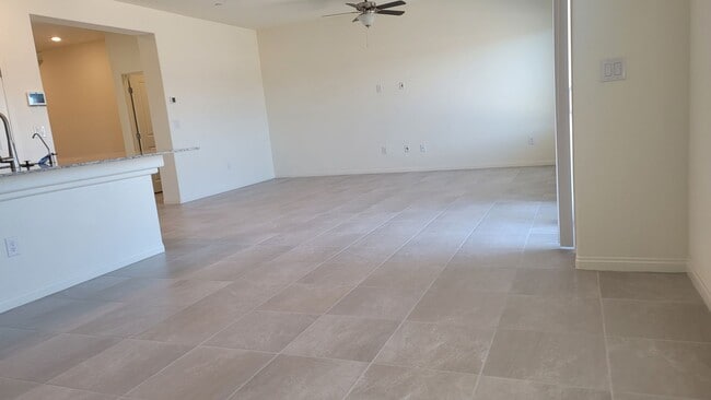 Building Photo - 5-Bed, 3-Bath Home in Spectrum Falls