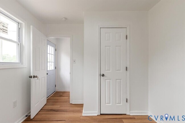 Building Photo - 1806 Sussex St