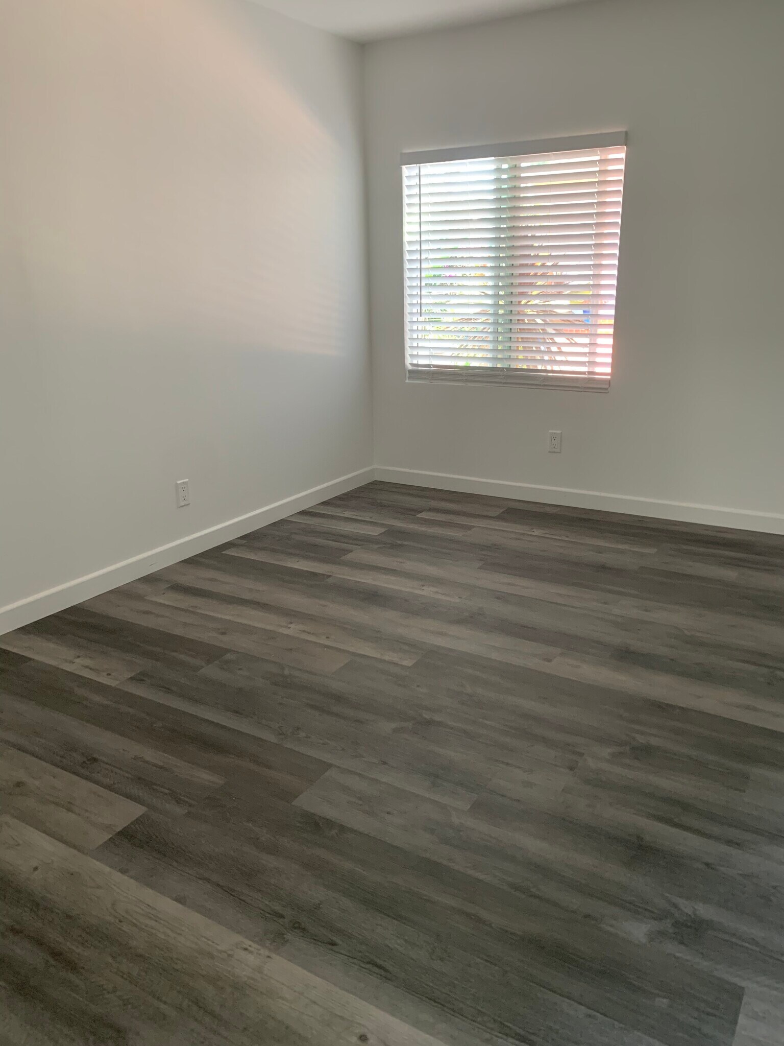 Building Photo - 1102 Centinela Ave