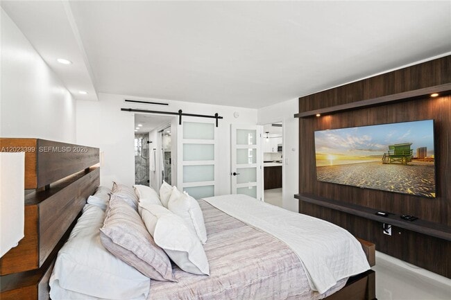 Building Photo - 5701 Collins Ave