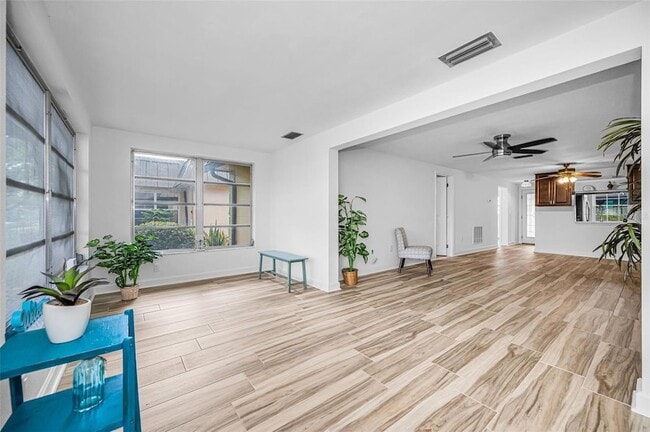 Building Photo - 4200 Hampton Dr