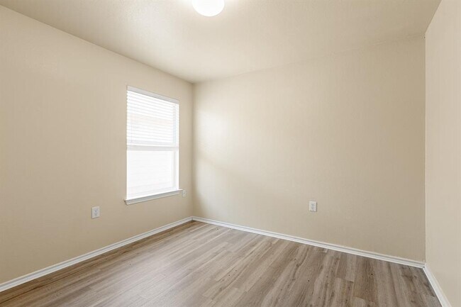 Building Photo - 7400 Cayenne Ln