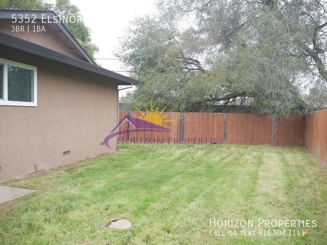 Building Photo - 3 Bed 1 Bath 1,006 sqft Duplex in Fair Oaks