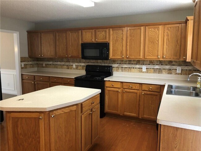 Building Photo - 1909 Hampton Springs Ct SW