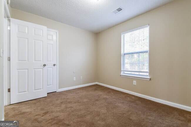 Building Photo - 4405 Grove Dr NW