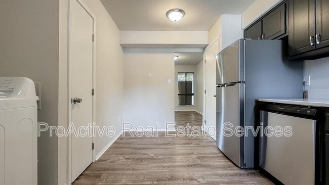 Building Photo - 1373 E Tanners Creek Dr