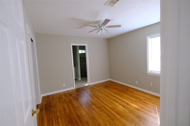 Building Photo - 6718 Midfield Dr