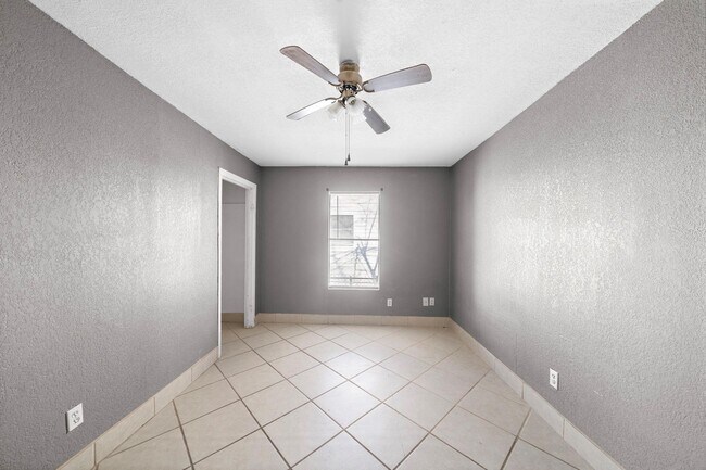 Building Photo - 128 Kress St