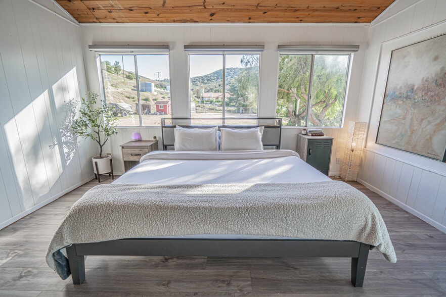 Building Photo - 35315 Glenwall St