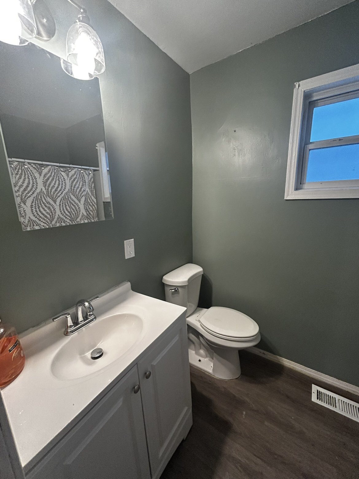 Building Photo - 428 8th Ave