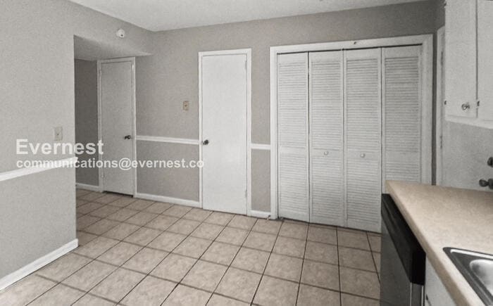 Building Photo - 2463 Hampstead Dr