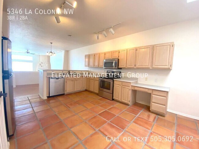 Building Photo - 5346 La Colonia Dr NW