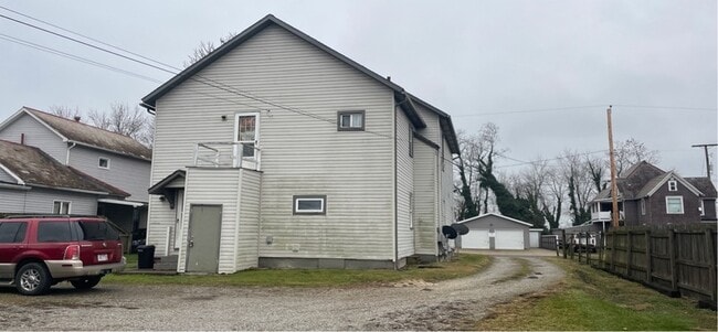 Building Photo - 139 St Clair Ave SE