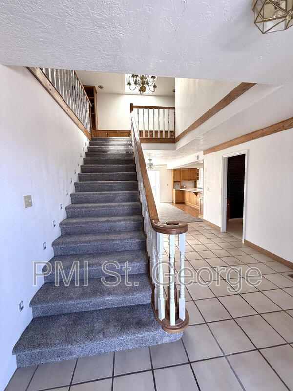 Building Photo - 2506 W Grandview Dr
