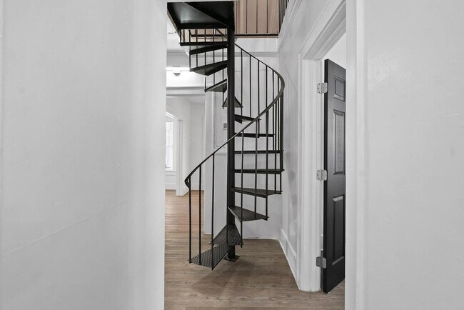 Building Photo - 1829 Hollenbeck Dr