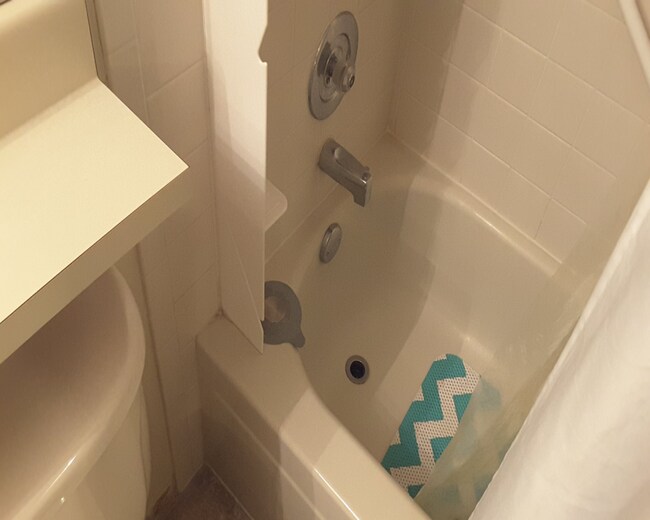 Building Photo - Charming 2BR/2BA Condo Near Lowry - AVAIL ...