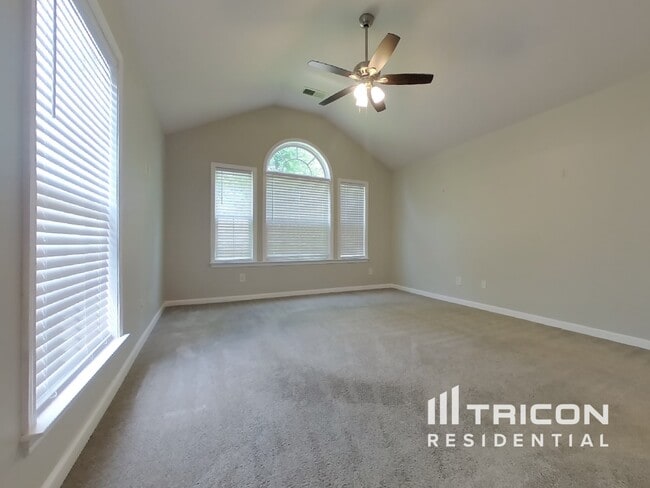 Building Photo - 409 Highland Falls Dr