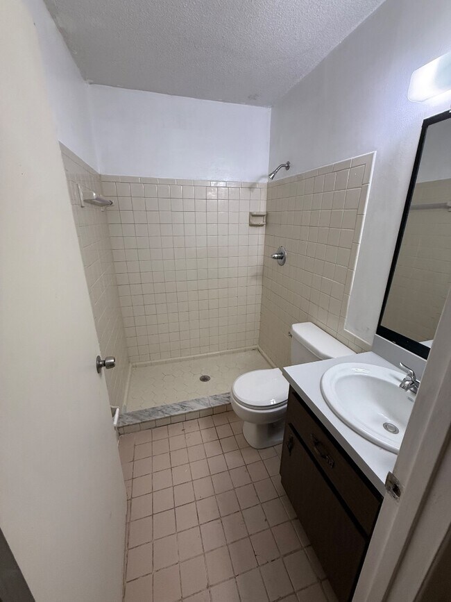 Building Photo - 1585 Sunset Ln