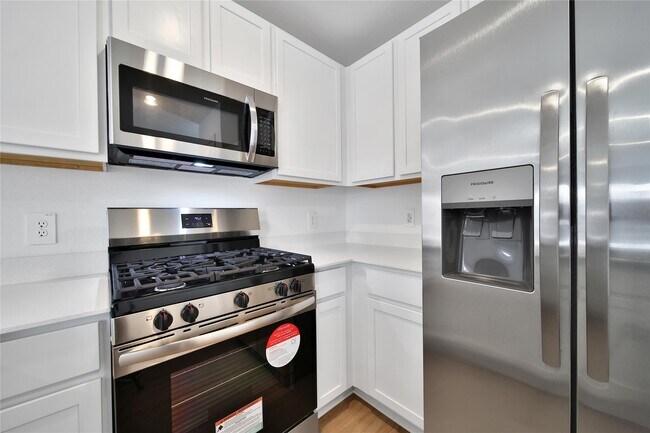 Building Photo - 17715 Grv Hl Dr