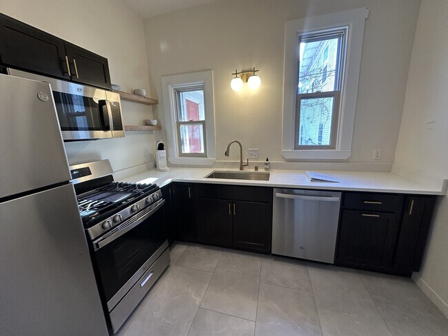 Building Photo - 315 N Pinckney St