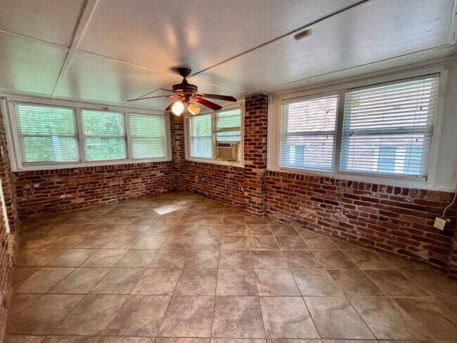 Building Photo - 2712 Sherlock Dr