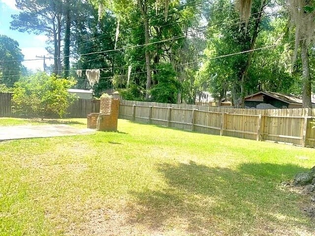 Building Photo - 21 Greenbriar Dr