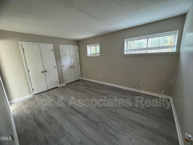 Building Photo - 533 Pine Ridge Pl