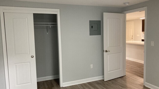 Building Photo - 719 Cypress Dr