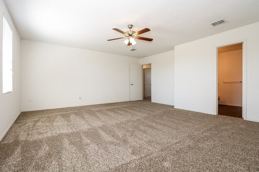 Building Photo - 607 Almandora Dr