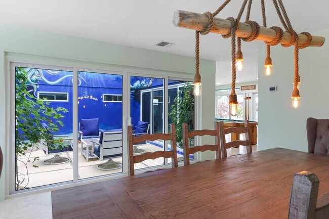 Building Photo - 608 Malabar Ave