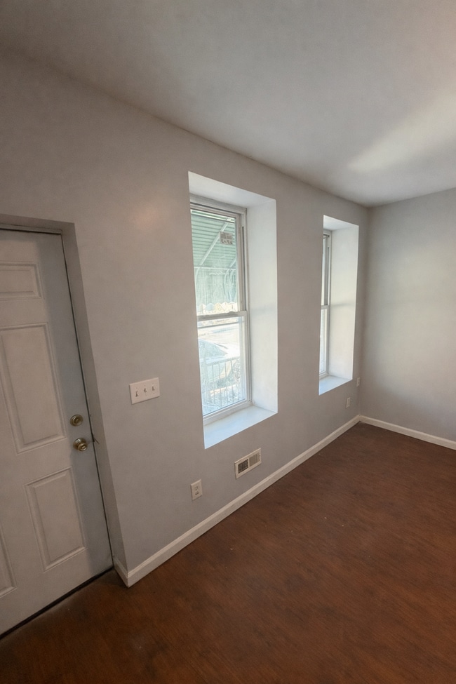 Building Photo - 2132 N 32nd St