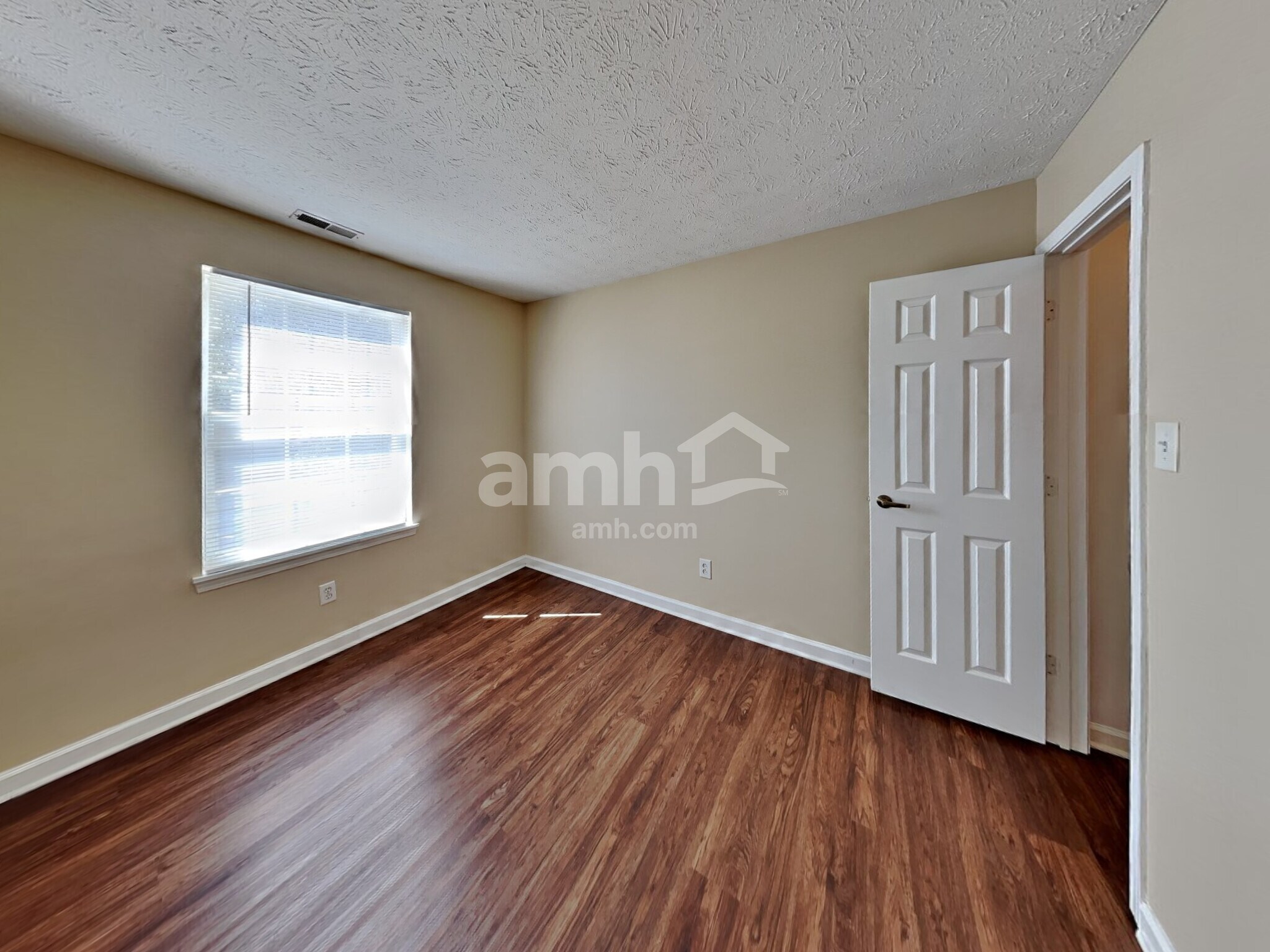 Building Photo - 8420 Brook Pointe Ct