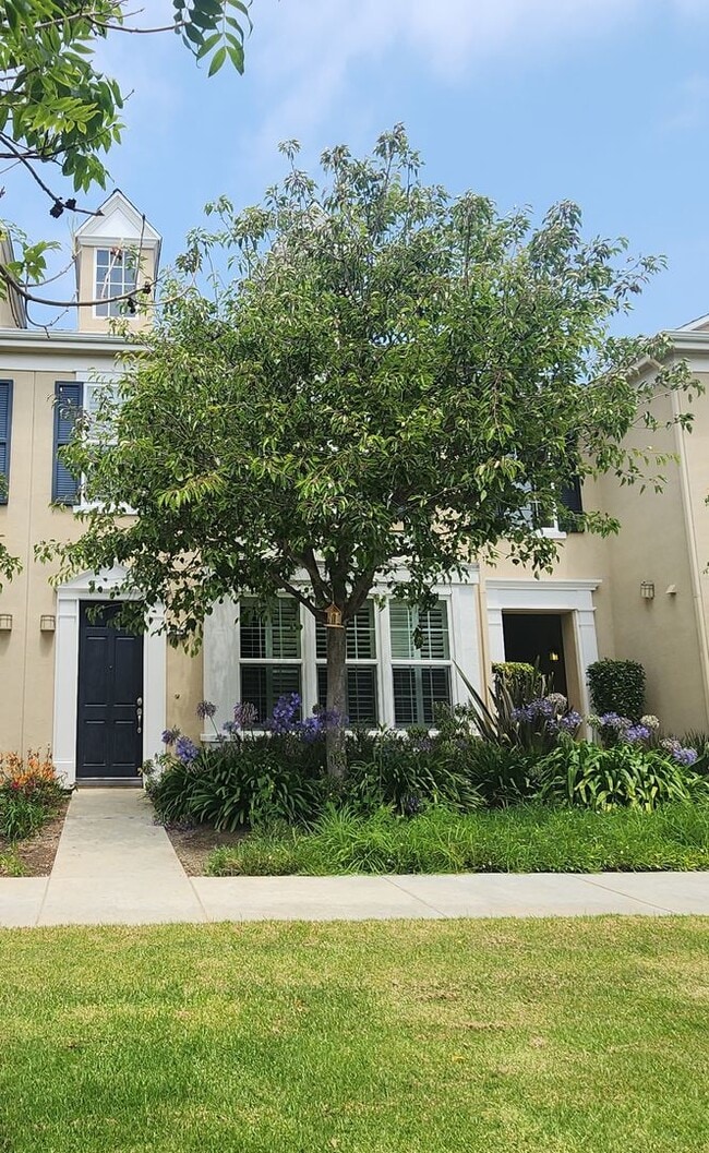 Building Photo - Experience luxury and comfort in this beau...