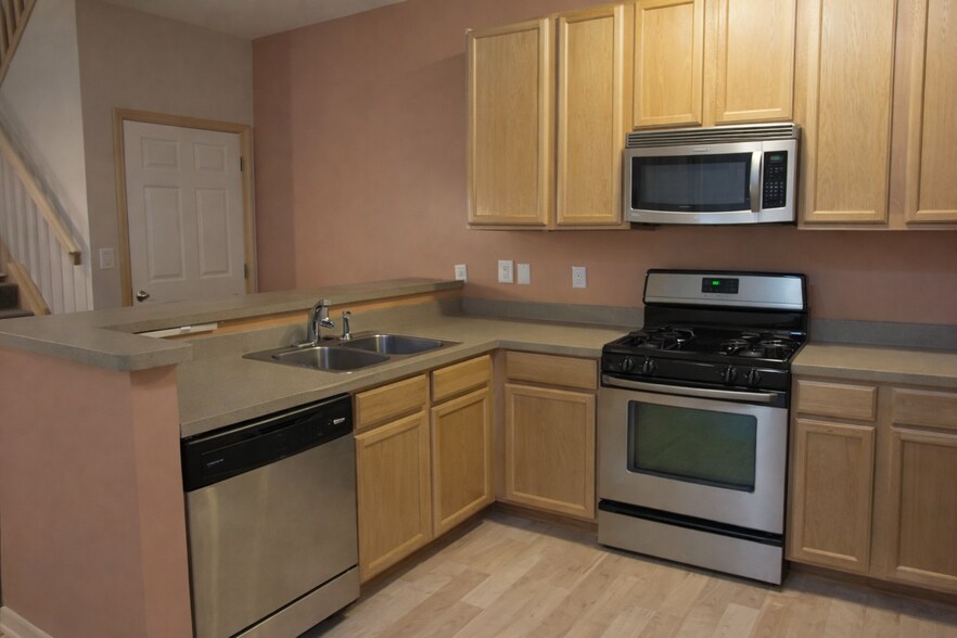 Kitchen 2 - 1908 Shamrock Pl