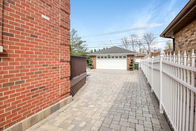 Building Photo - 8105 N Oconto Ave