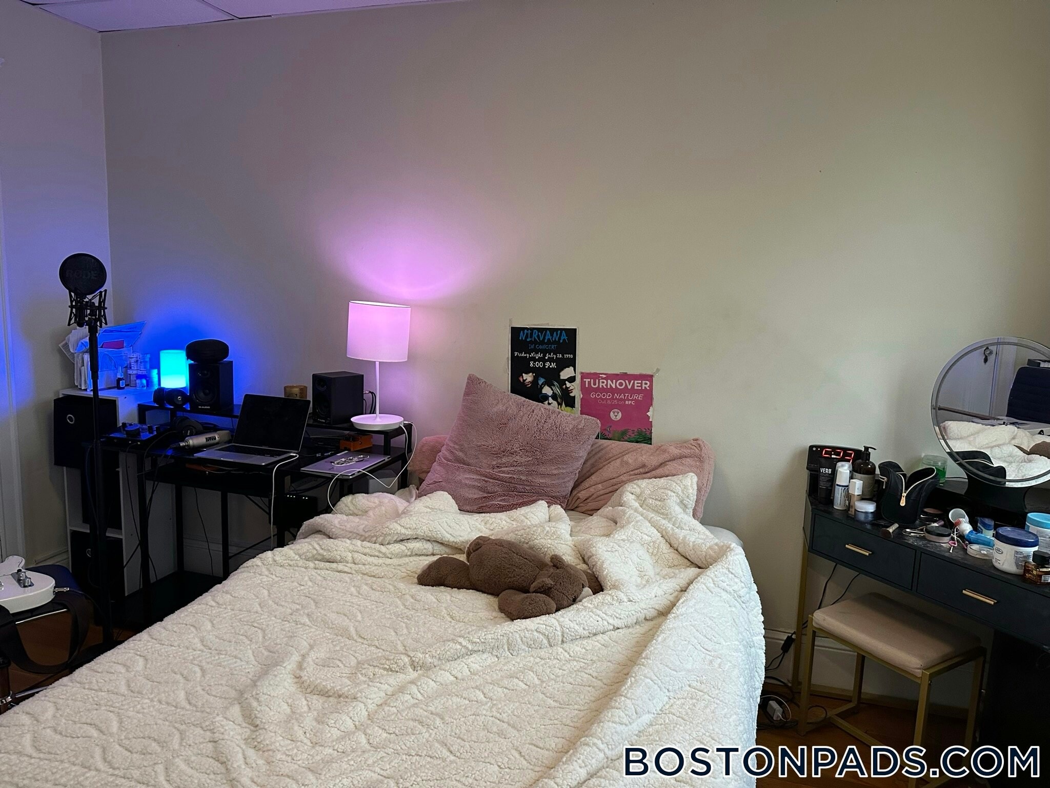 Building Photo - 53 Fellsway W