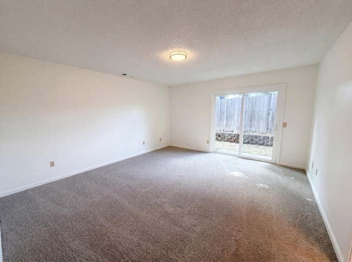 Building Photo - 5901 Small Hill Ct