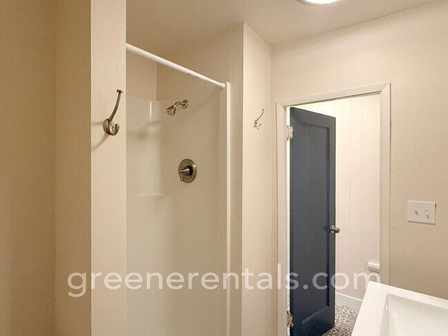 Building Photo - The Linn Apartments